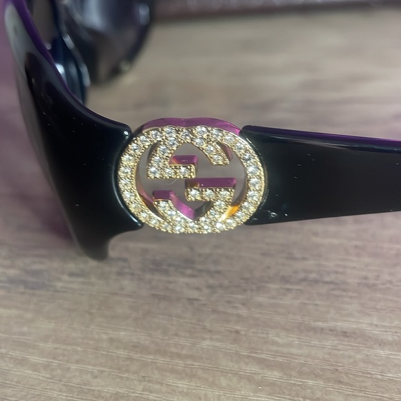 Gucci Black Sunglasses with Case - Picture 4 of 10